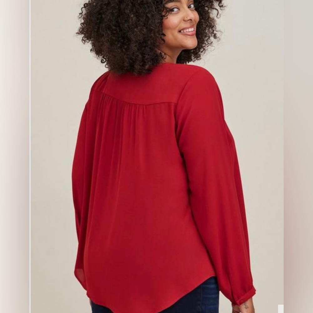 New Torrid 1X Plus Georgette Red Pintuck Button Front Blouse 18305011 - Picture 2 of 9